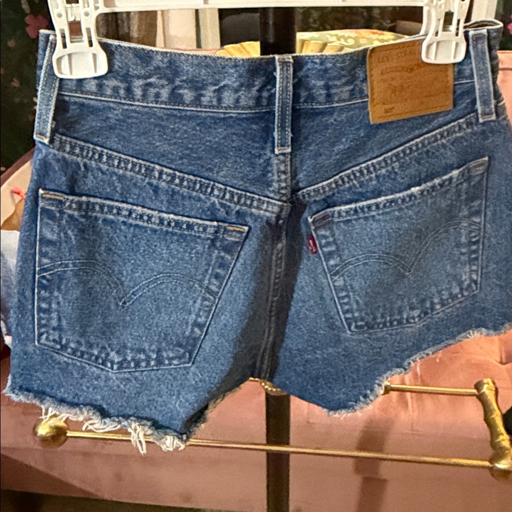 Levi's 501 Blue Distressed Jean button fly Shorts- never worn - size 25 - Picture 2 of 5